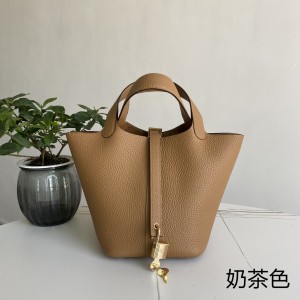 「#4371」 Hermes Milk Tea Color Gold Buckle Picotin Lock 18cm