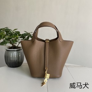 「#4374」 Hermes Weimaraner Gold Buckle Picotin Lock 18cm