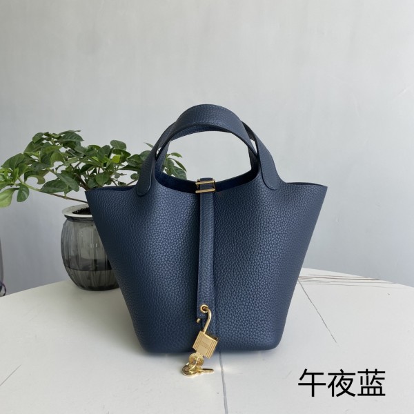 「#4409」 Hermès Midnight Blue Gold Buckle Picotin Lock 18cm