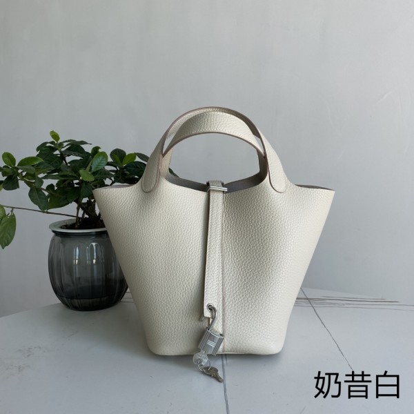 「#4431」 Hermès Milkshake Silver Buckle Picotin Lock 18cm