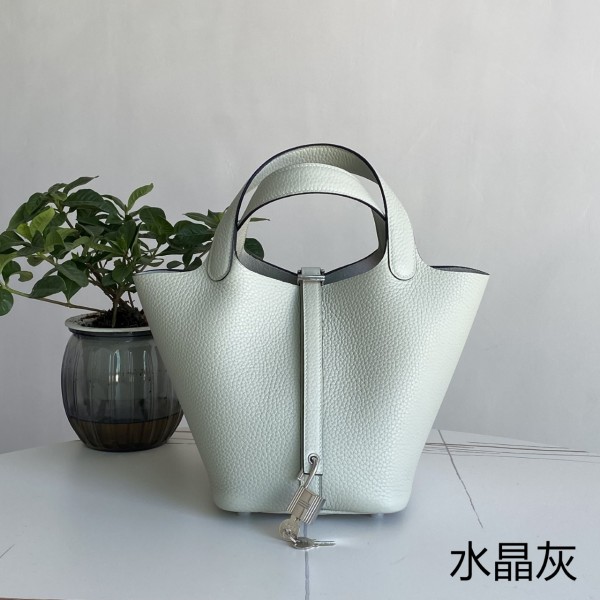 「#4438」 Hermès Crystal Grey Silver Buckle Picotin Lock 18cm