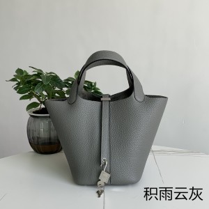 「#4443」 Hermès Cumulonimbus Grey Silver Buckle Picotin Lock 18cm