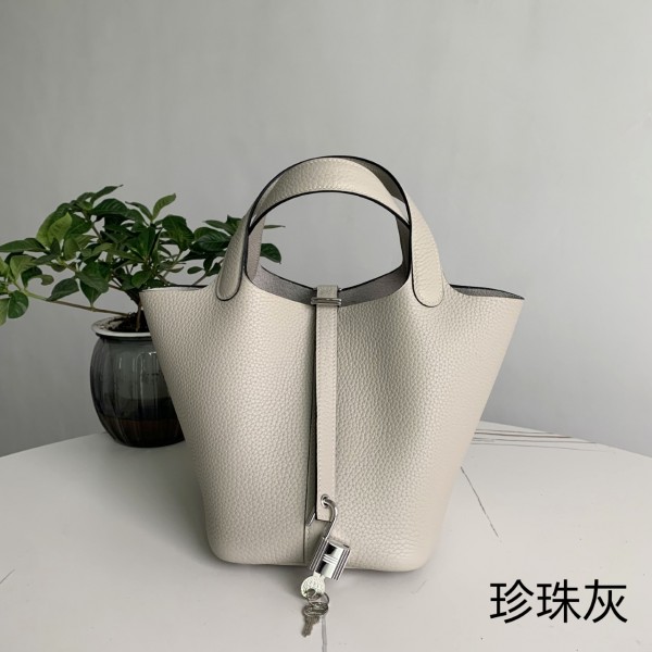 「#4445」 Hermès Pearl Grey Gold Buckle Picotin Lock 18cm