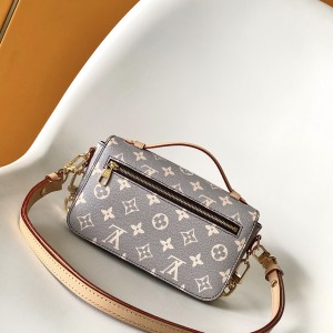 「#0202」Louis Vuitton   Pochette Métis East West  M12429  21.5 x 13.5 x 6.0