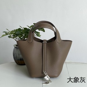 「#4452」 Hermès Elephant Grey Silver Buckle Picotin Lock 18cm