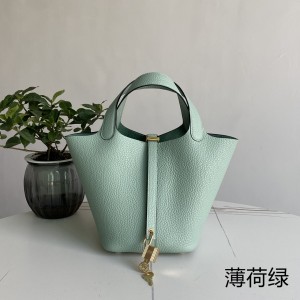 「#4470」 Hermes Mint Green Gold Buckle 18cm Picotin Lock 18cm