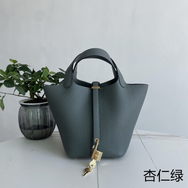 「#4472」 Hermes Almond Green Gold Buckle 18cm Picotin Lock 18cm