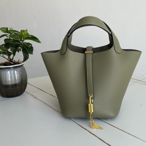 「#4497」 Hermes Sage Green Gold Buckle 18cm Picotin Lock 18cm 「#4497」 Hermes Sage Green Gold Buckle 18cm Picotin Lock 18cm