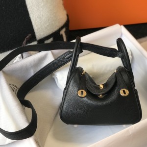 「#4068」 Hermès Black Mini Lindy Bag Gold Buckle 19.5x12.5