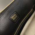 「#9007」 miumiu 30114B108  Sac à coque en cuir de vache Aventure  33×17×11cm