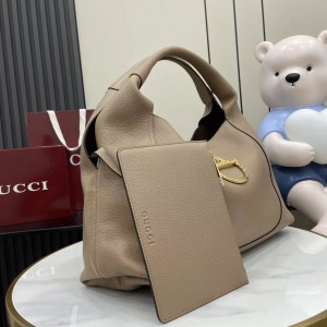 「#3216」GUCCI  Softbit 837466 46x 26x 16