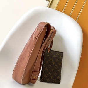 「#0261」Louis VuittonHide Low Key CookieM14642 32.0 x 26.0 x 5.0