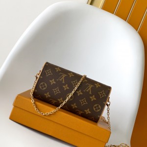 「#0266」Louis VuittonHide  Pochette Camille  M13566  11 x 6 x 20.5