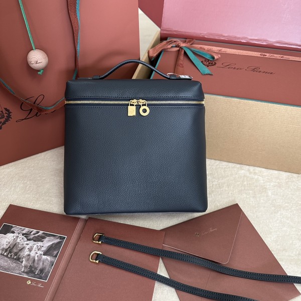 「#7122」Loro pian Extra Pocket L23.5 gold buckle - FAM6491 - 21✖️23.5✖️8cm - deep sapphire blue 「#7122」Loro pian Extra Pocket L23.5 gold buckle - FAM6491 - 21✖️23.5✖️8cm - deep sapphire blue