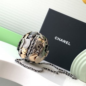 「#10136」 Chanel 24 show crystal ball bag rhinestones, gold, silver, and ruthenium metal, splicing 9cm