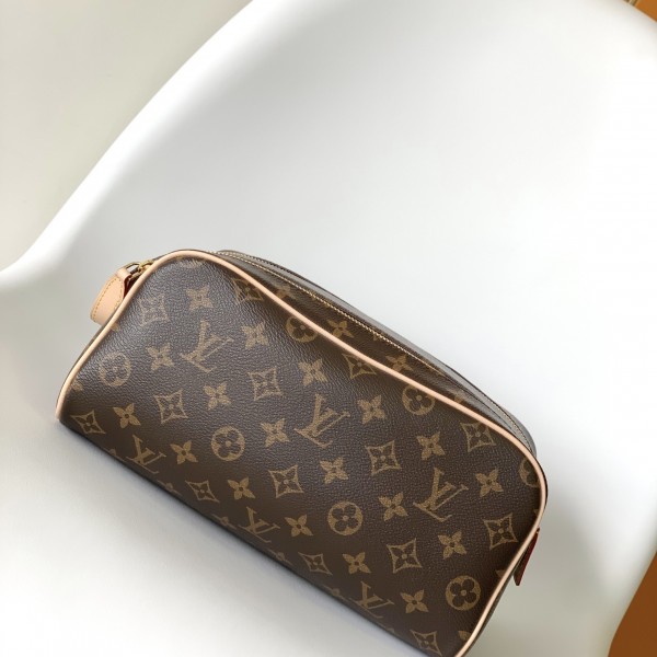 「#0311」Louis Vuitton  Louis Vuitton Dopp Kit  M12643 28.0 x 15.0 x 16.5