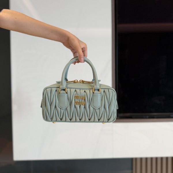 「#9055」 miumiu 5BB142  22×10.5×7.5cm