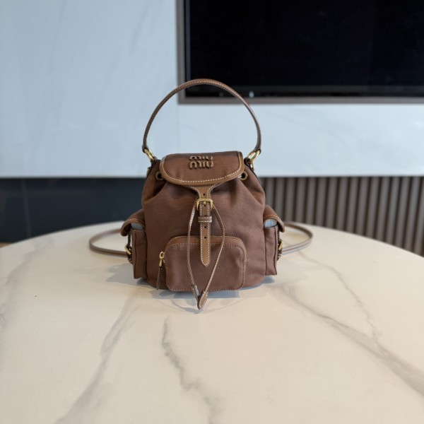 「#9062」 miumiu 5BZ043  18*22*11.5cm