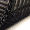 「#10229」Chanel black black button 2018 big V 25cm 「#10229」Chanel black black button 2018 big V 25cm