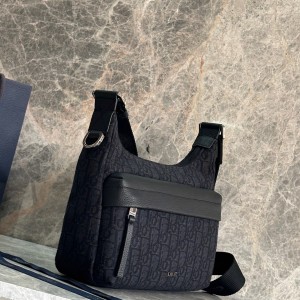 「#2069」 dior 380 black 25 x 22 x 9cm