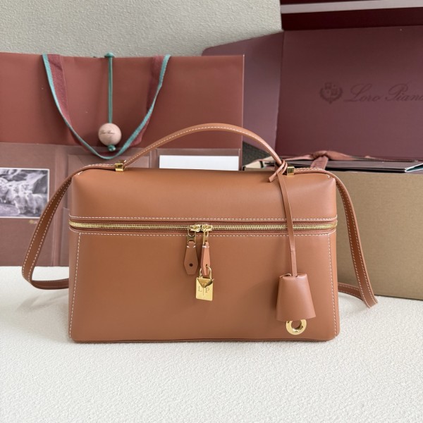 「#7150」Loro pian Extra bag L27 gold buckle - FAN4043 - 16cm*27 cm*10cm - warm brown 「#7150」Loro pian Extra bag L27 gold buckle - FAN4043 - 16cm*27 cm*10cm - warm brown