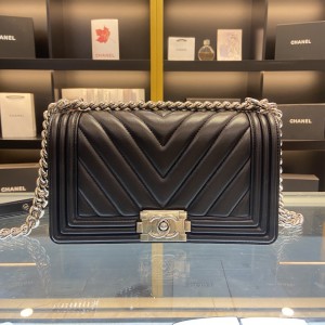 「#10243」Chanel ribbed glossy silver buckle and shiny silver chain hot mom bag 67086 25cm