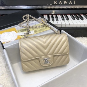 「#10257」Chanel 2018 Big V Beige Silver Chain Silver Buckle 20cm AS8500