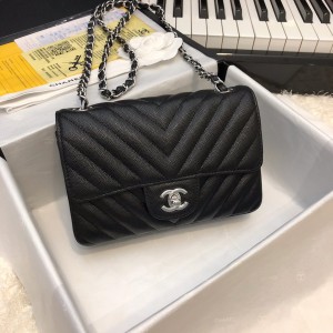「#10267」Chanel 2018 Big V Black Silver Chain Silver Buckle 20cm AS8500