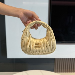 「#9140」 miumiu  5BP078  18*6*10cm