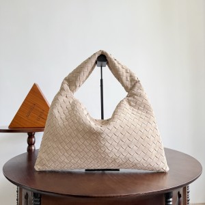 「#11001」BOTTEGA VENETA Hop 796262   46×10×21