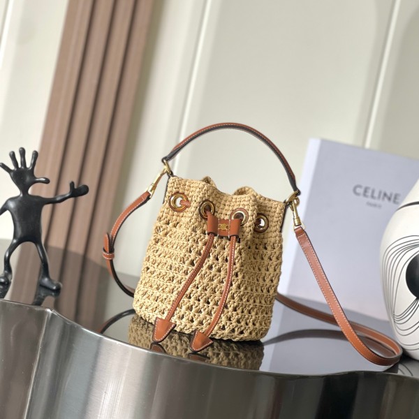 「#3894」CELINE TEEN CLARA 121672 16 x 19 x 16