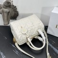 「#2098」 dior 1365 White 25 x 19 x 15cm 「#2098」 dior 1365 White 25 x 19 x 15cm