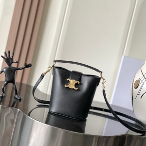 「#3966」CELINE  MINI LOUISE 13.5✖️16✖️10 