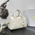 「#2099」 dior 1365 White 20.5 x 13.5 x 12cm 「#2099」 dior 1365 White 20.5 x 13.5 x 12cm