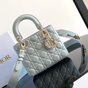 「#2001」dior M0538   Light Blue   20 x 17 x 8 cm