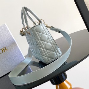 「#2001」dior M0538   Light Blue   20 x 17 x 8 cm