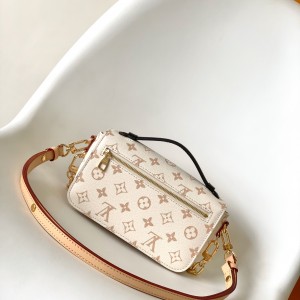 「#0018」Louis Vuitton  Pochette Métis East West M46914 21.5 x 13.5 x 6.0 