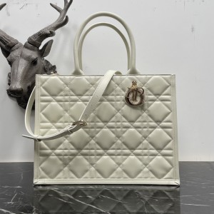 「#2114」 dior 36  Milky white 36cm