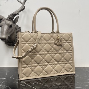 「#2115」 dior 36 Milk tea color 36cm