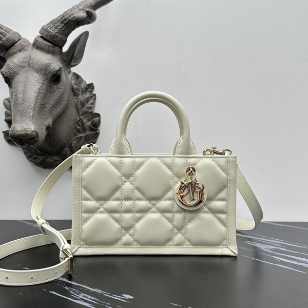 「#2125」 dior 1160 White 21.5 x 13 x 7.5cm