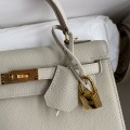「#4234」 Hermès Epsom leather, milkshake white, gold buckle wax thread, Kelly bag 25cm 「#4234」 Hermès Epsom leather, milkshake white, gold buckle wax thread, Kelly bag 25cm
