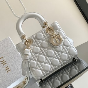 「#2007」dior M0538  White  20 x 17 x 8 （cm）