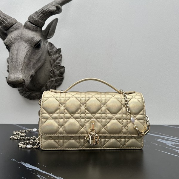 「#2175」 dior 1128 bright gold 21×11.5×4.5cm