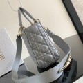「#2008」dior M0538  Pearlescent Gray 20 x 17 x 8 （cm）