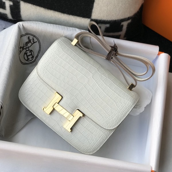 「#4312」 Hermès White Crocodile Pattern Constance Gold Buckle Stewardess Bag 19cm 「#4312」 Hermès White Crocodile Pattern Constance Gold Buckle Stewardess Bag 19cm