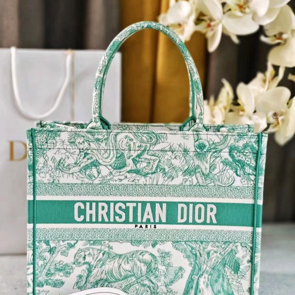 「#2198」 dior 8001 Light Green 36.5X27.5X16.5cm