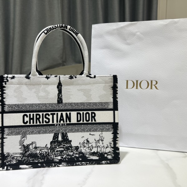 「#2204」 dior 8001 36 x 27.5 x 16.5 cm