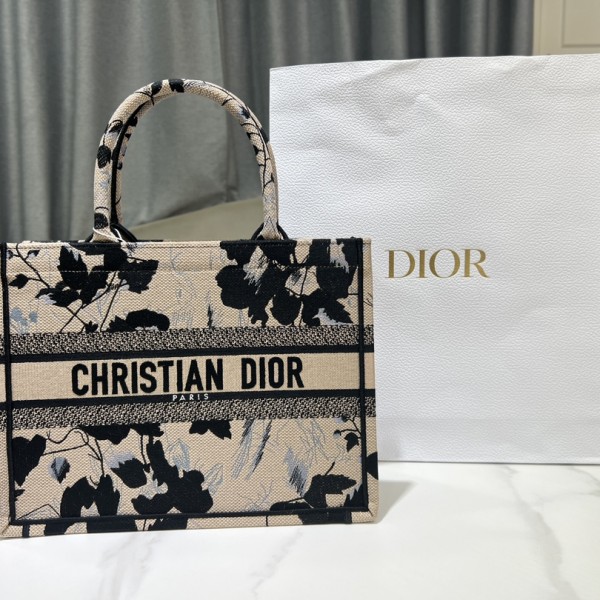 「#2205」 dior 8001 36 x 27.5 x 16.5 cm