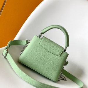 「#0134」Louis Vuitton Capucines BB    M24683   21.0 x 14.0 x 8.0 