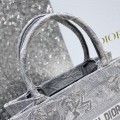 「#2211」 dior 8002 26.5 x 21 x 14cm 「#2211」 dior 8002 26.5 x 21 x 14cm
